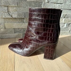 Ann Taylor Crocodile-Embossed Ankle Boots Maroon Burgundy Block Heel 8M
